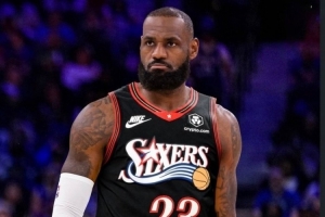 记者：詹姆斯的体力不支持大包大揽 更期待他在助攻方面的发挥