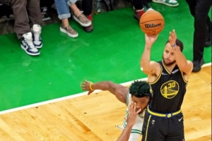 拉塞尔：想看库里去绿军打球 他脱离勇士体系时在国家队打疯了