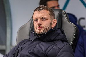 名帅潜质！半场1-3落后，威尔希尔激情演讲后卢顿4-3实现大逆转
